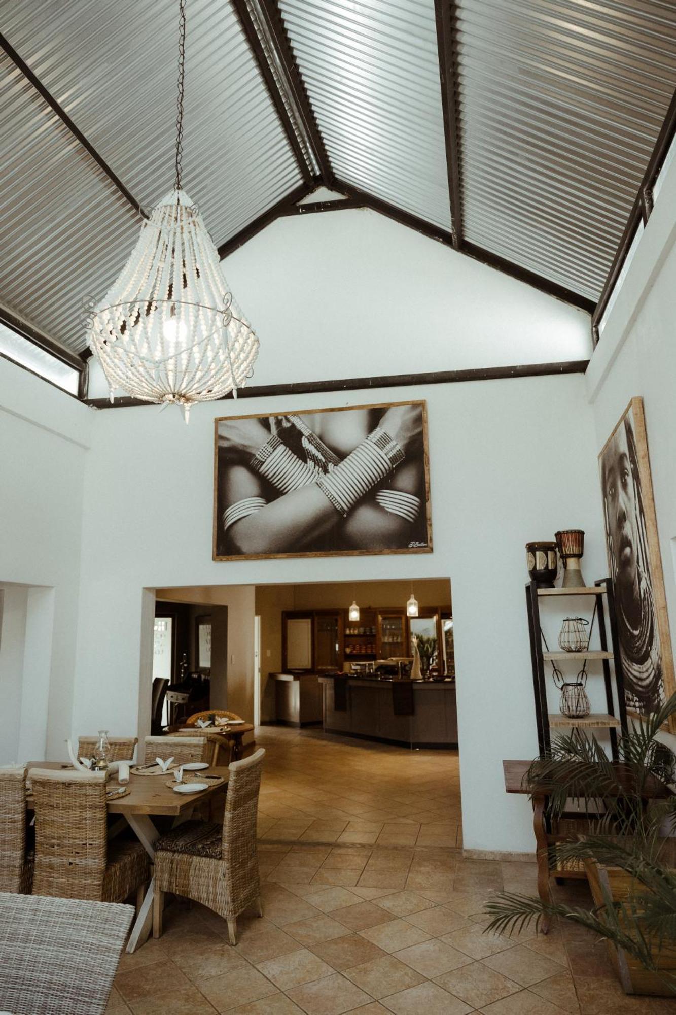 Out Of Africa Town Lodge Otjiwarongo Ngoại thất bức ảnh
