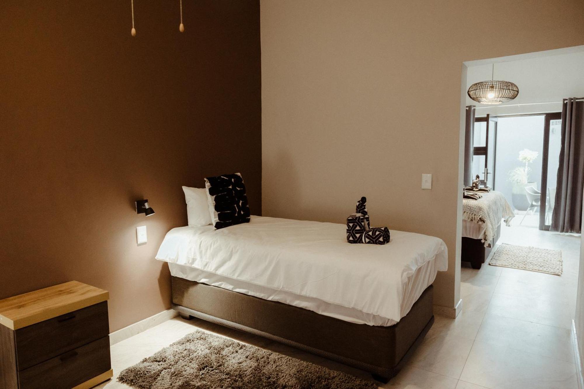 Out Of Africa Town Lodge Otjiwarongo Ngoại thất bức ảnh