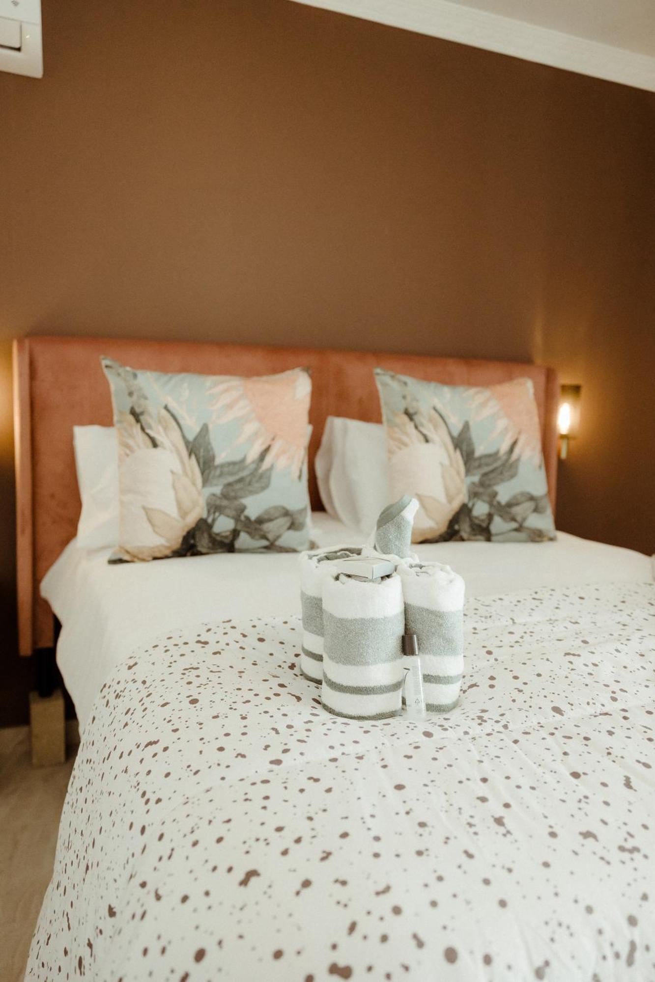 Out Of Africa Town Lodge Otjiwarongo Ngoại thất bức ảnh