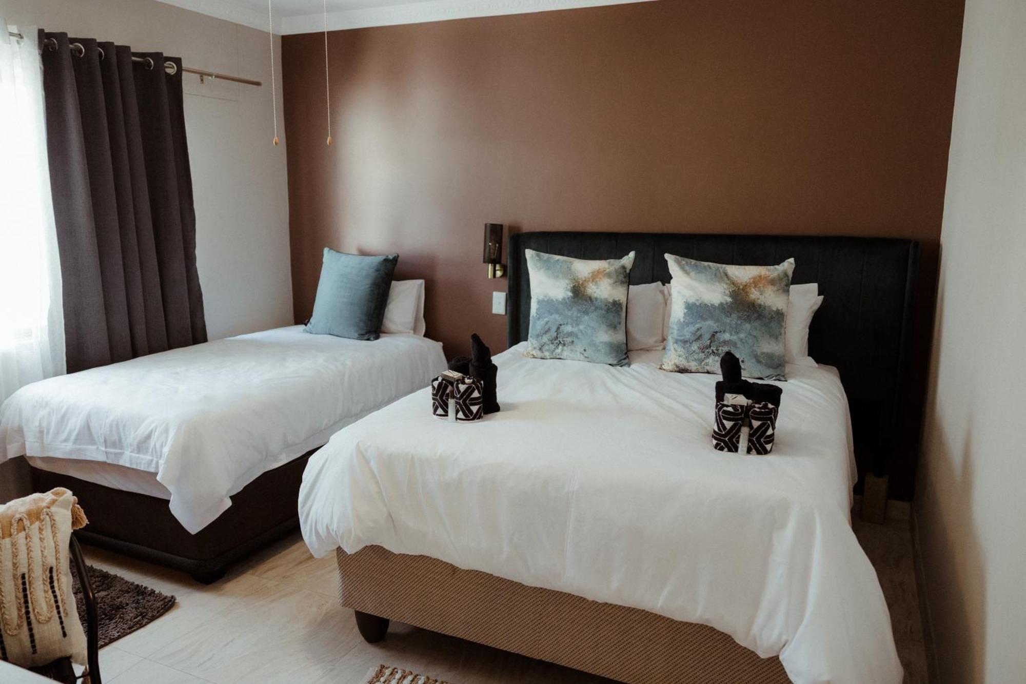 Out Of Africa Town Lodge Otjiwarongo Ngoại thất bức ảnh
