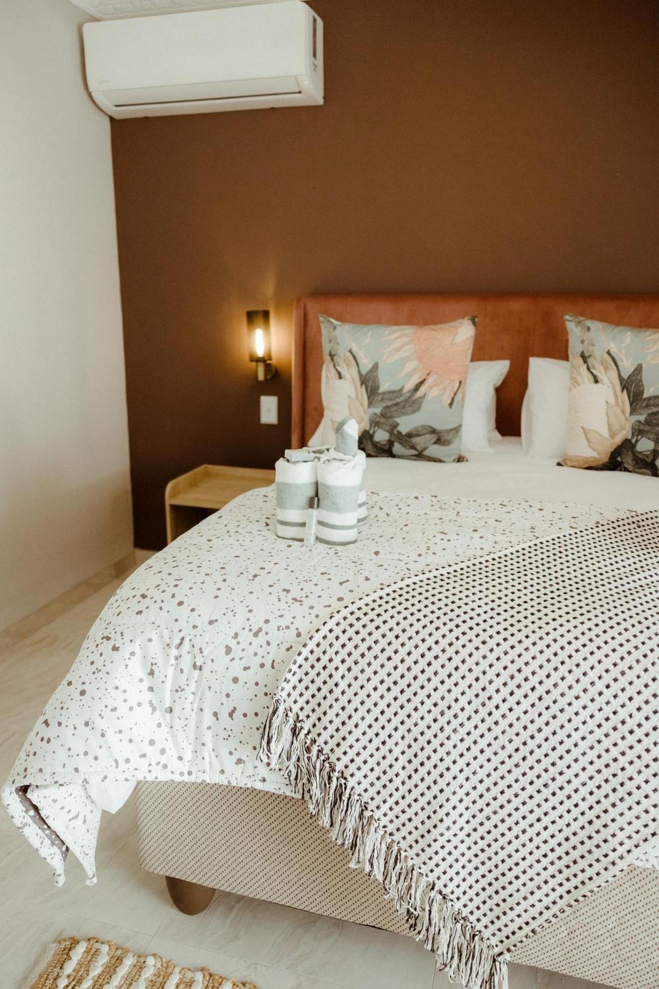 Out Of Africa Town Lodge Otjiwarongo Ngoại thất bức ảnh