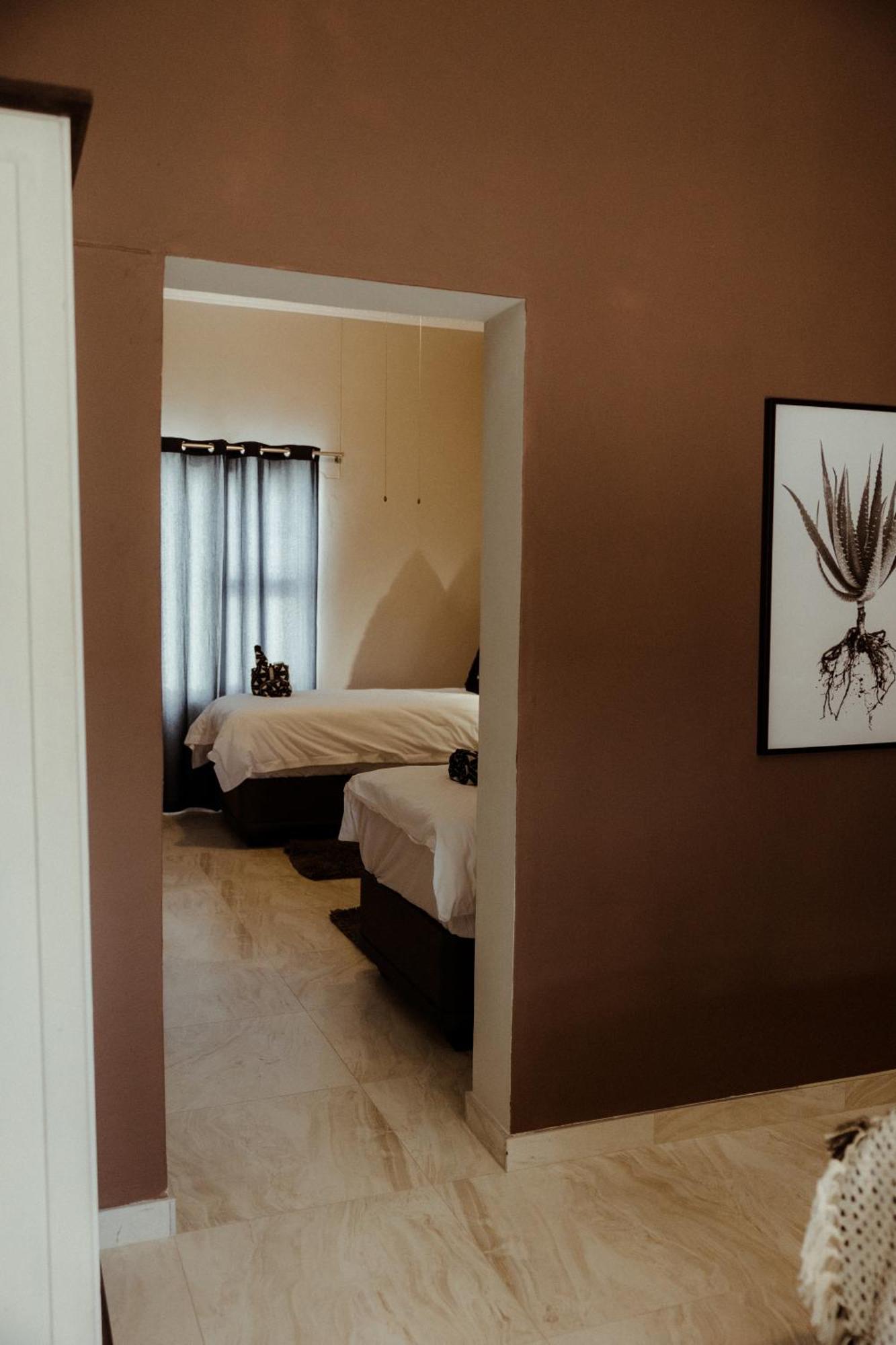 Out Of Africa Town Lodge Otjiwarongo Ngoại thất bức ảnh