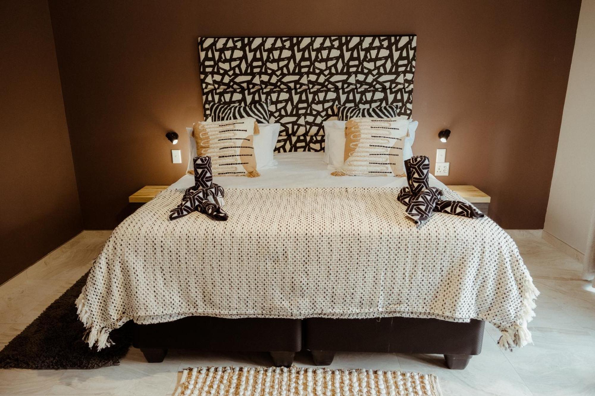Out Of Africa Town Lodge Otjiwarongo Ngoại thất bức ảnh