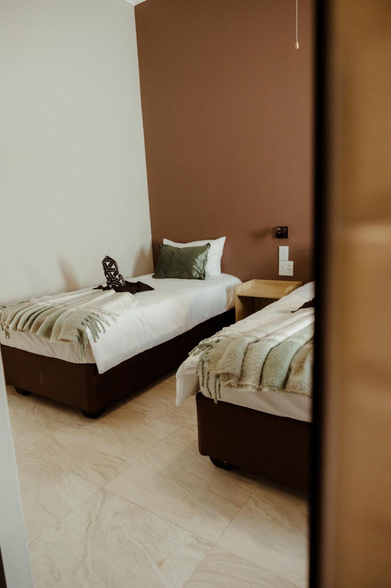Out Of Africa Town Lodge Otjiwarongo Ngoại thất bức ảnh