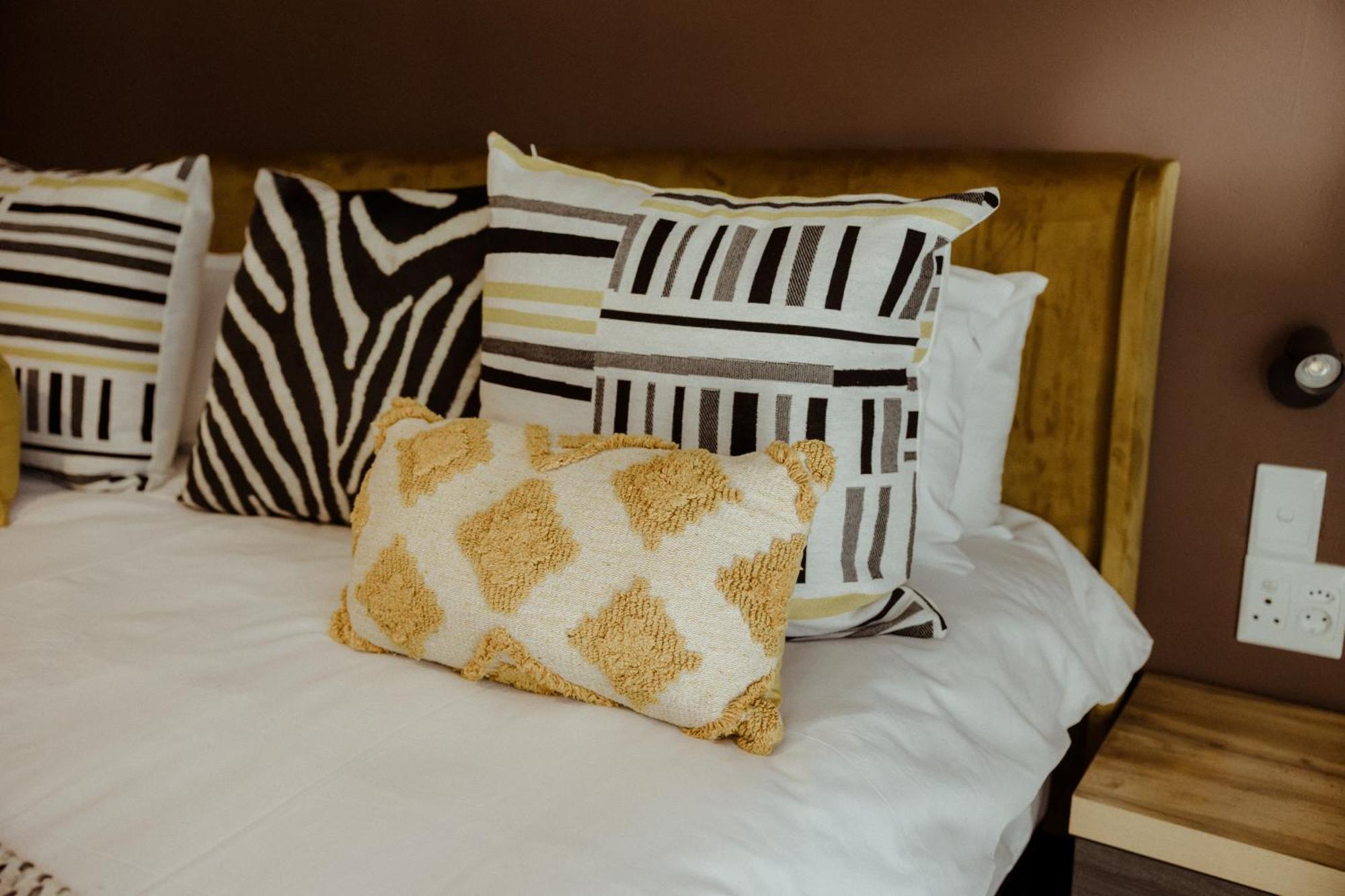 Out Of Africa Town Lodge Otjiwarongo Ngoại thất bức ảnh