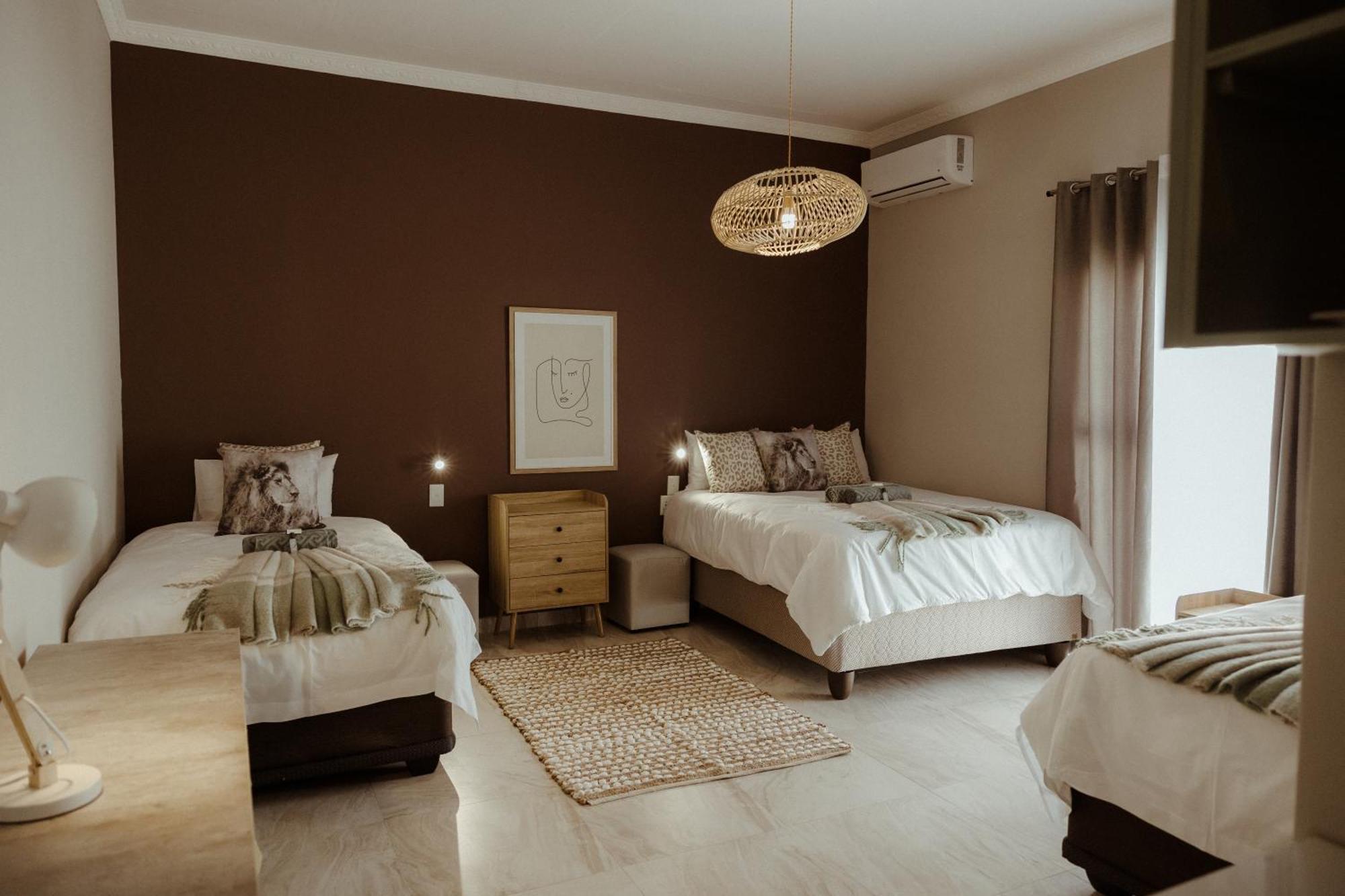 Out Of Africa Town Lodge Otjiwarongo Ngoại thất bức ảnh