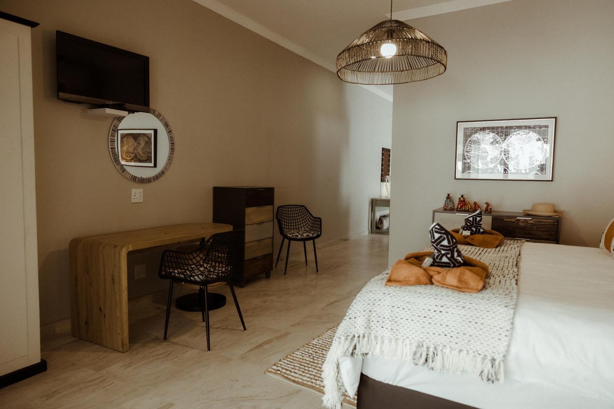 Out Of Africa Town Lodge Otjiwarongo Ngoại thất bức ảnh