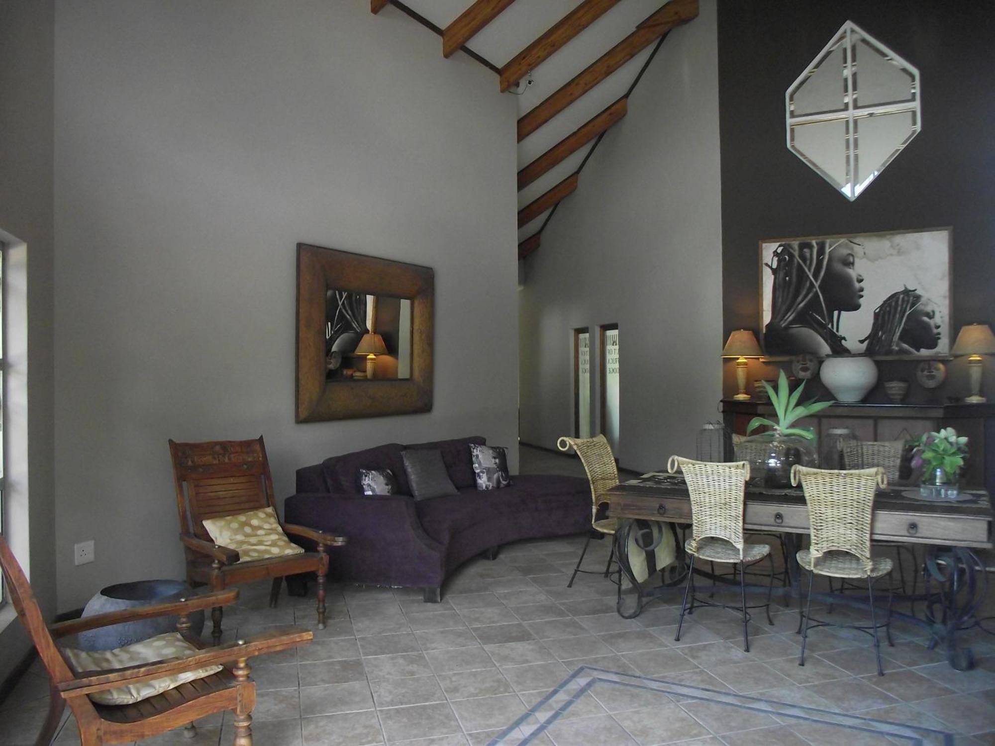 Out Of Africa Town Lodge Otjiwarongo Ngoại thất bức ảnh